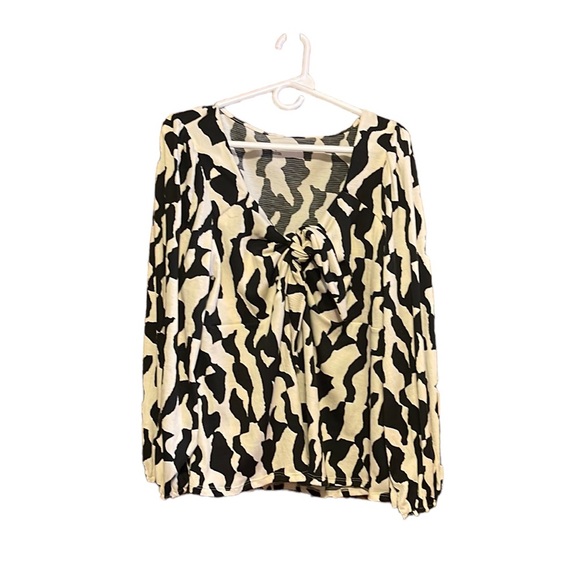 🙂5/$10 Ava & Viv Black Abstract Sweetheart Neck Tie Front Blouse 3X - Picture 8 of 8